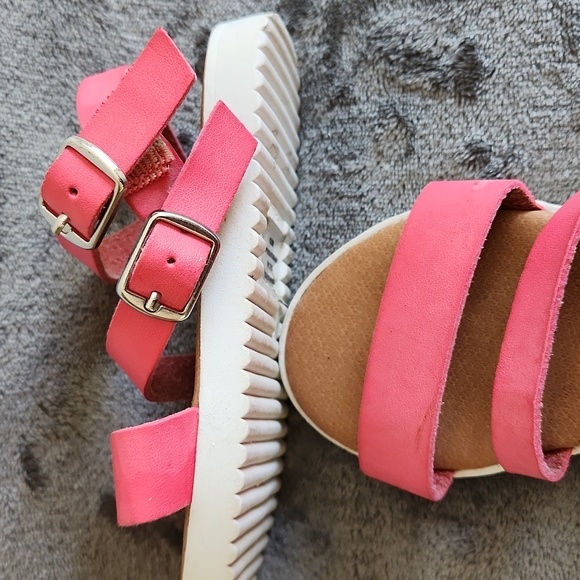 Cat & Jack, Girl's, Sz 7, Sandle, Salmon Color, 2 Buckles Adjustable - Picture 3 of 9